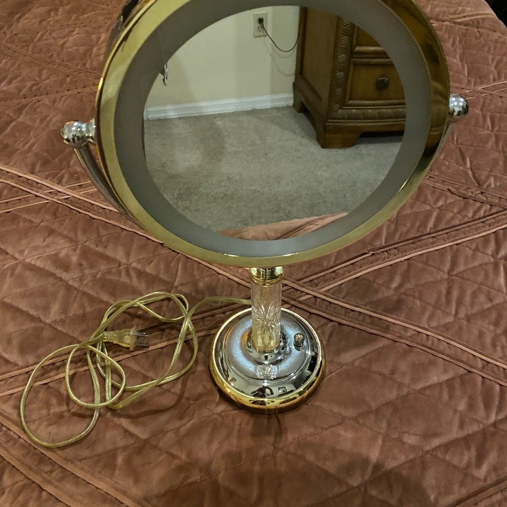 Lighted make up mirror - Picture 4 of 4